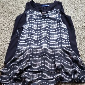 SET: 2 Women's Sleeveless Blouses